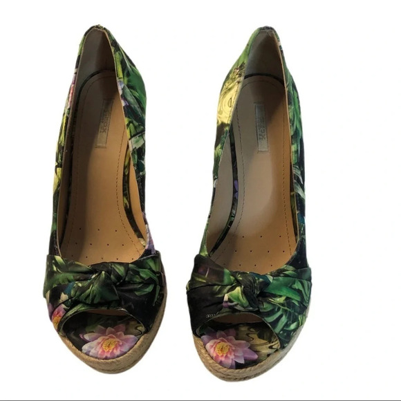 Geox heeled shoe 4 inch heel.  Size 6 women’s shoe - Picture 2 of 8